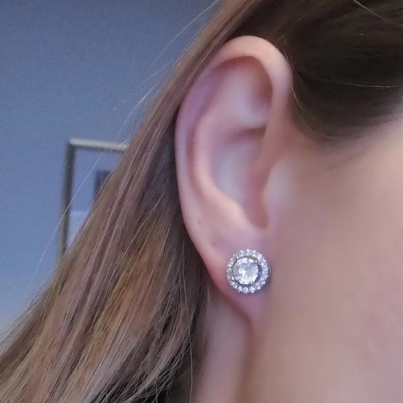 Round Cz stone earrings in sterling silver - Picture 4 of 6